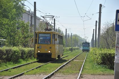 Депутат ЗС Евгений Сарсенбаев решает вопрос по сохранению трамваев в Ангарске